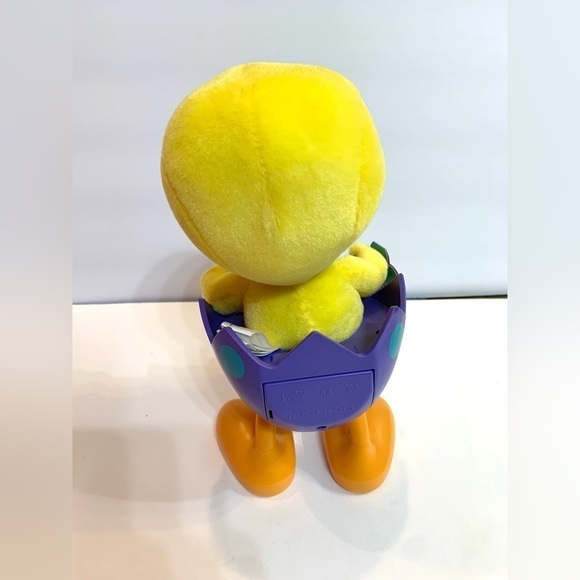 NWT Hallmark Tip N Fall Tweety Bird Easter Egg Sound and Motion Toy Tested works - Picture 4 of 7